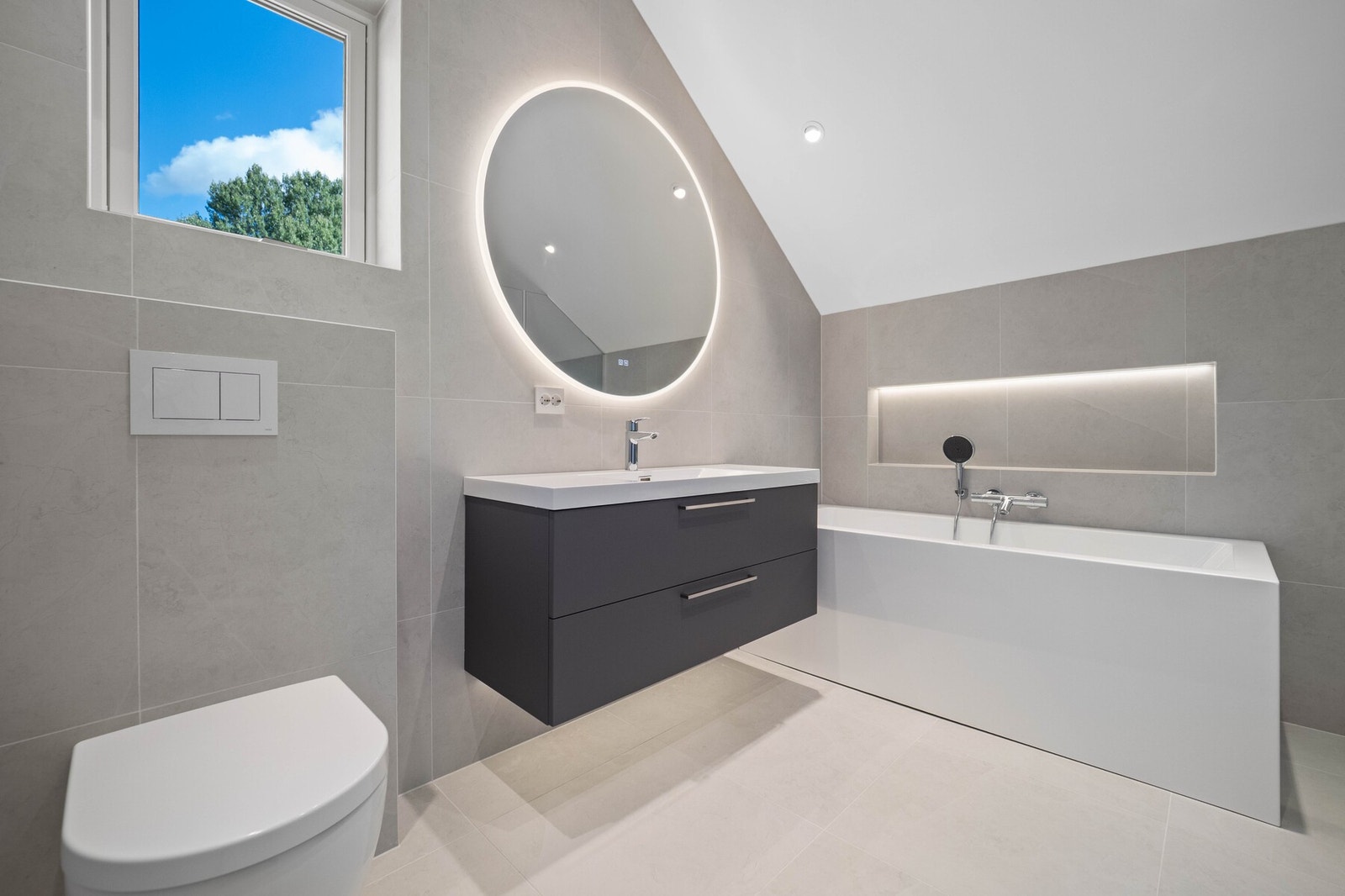 Stilfull belysning gir en eksklusiv følelse, og innbyr til velvære og egentid. Galleribilde