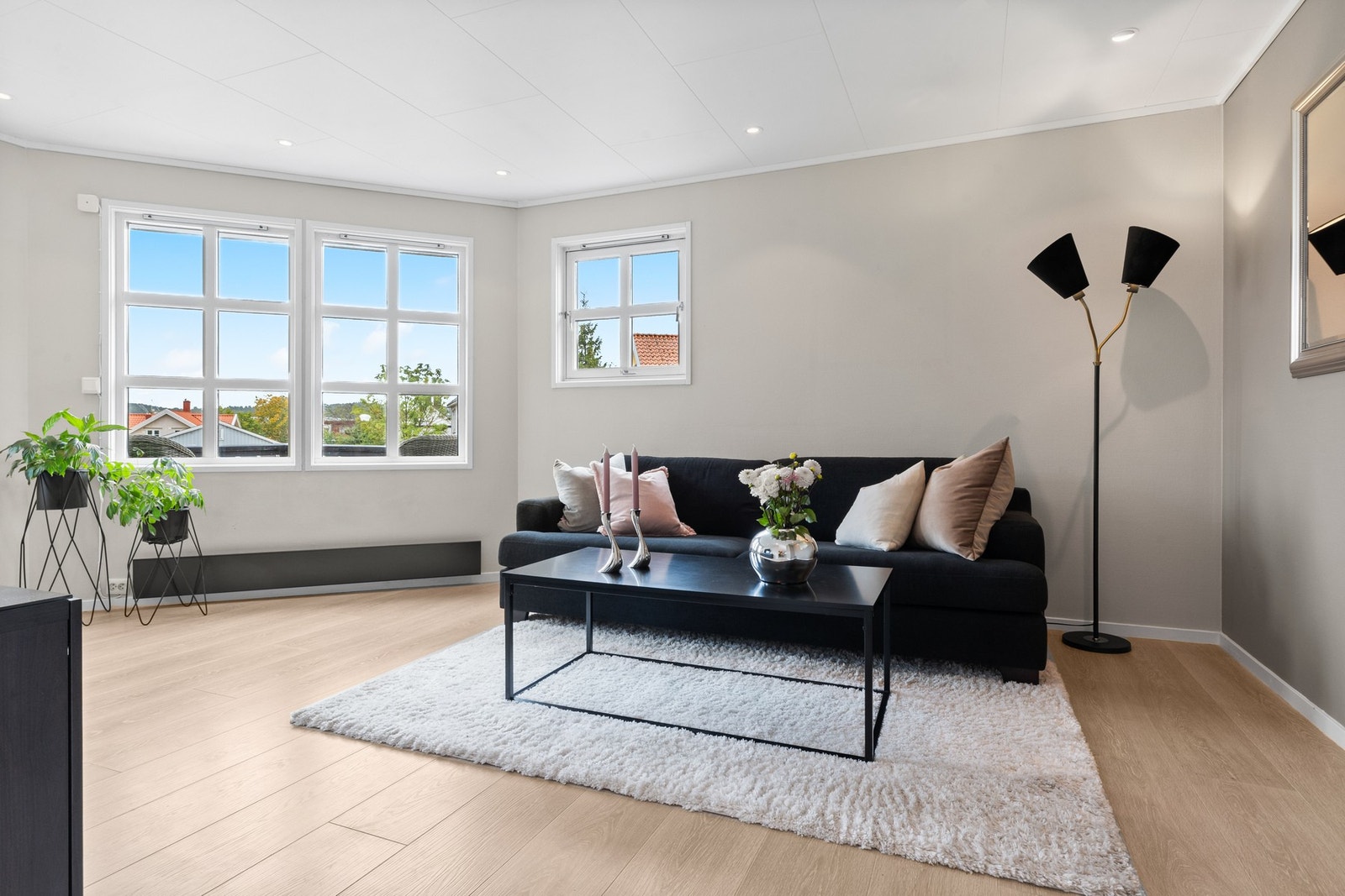 Romslig leilighet med to uteplasser. Galleribilde