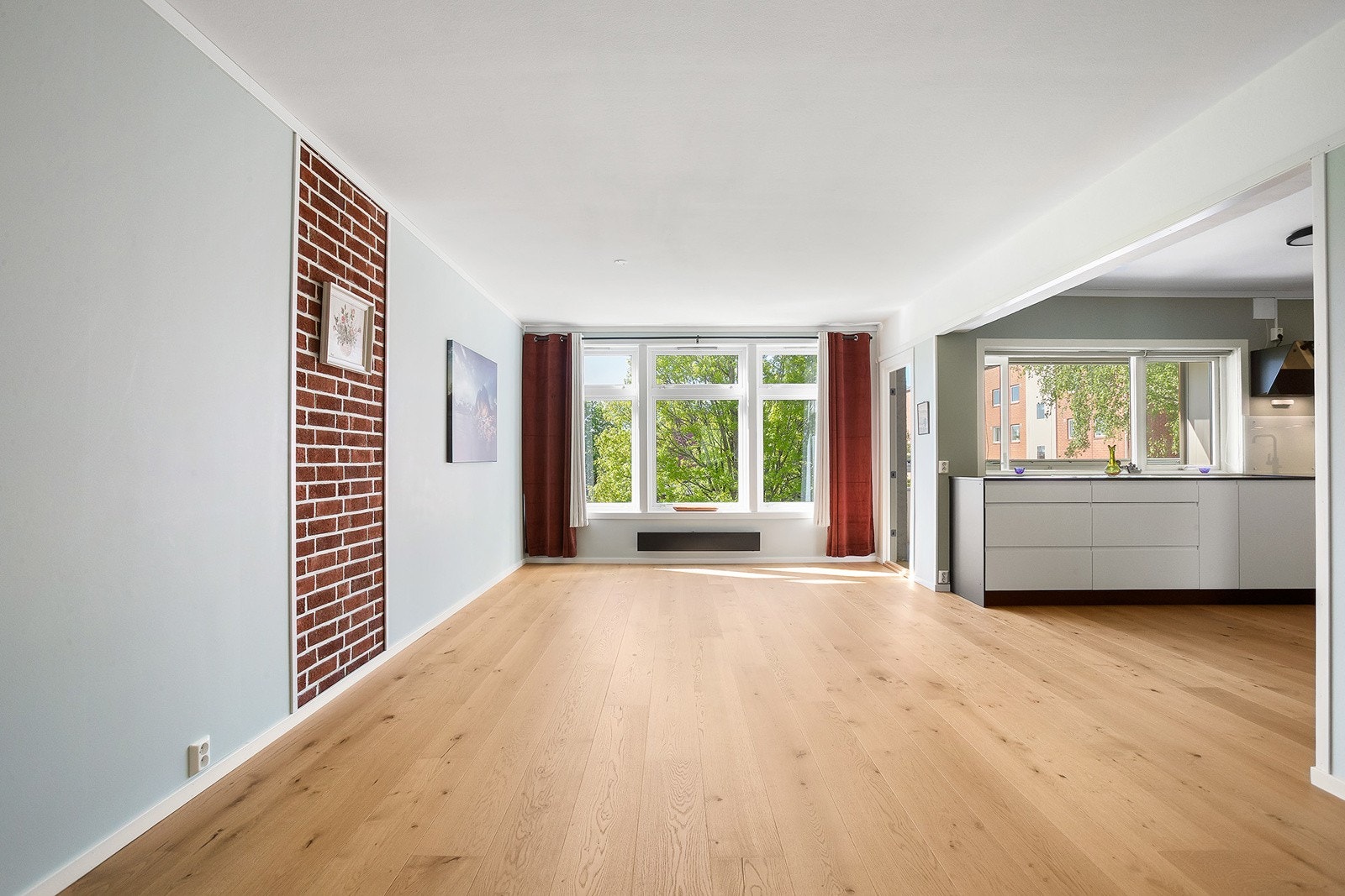 Fra stuen er det adkomst til innglasset balkong Galleribilde