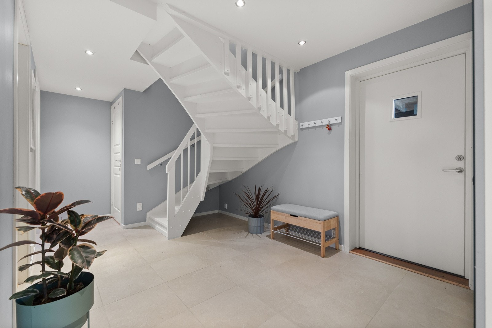 Velkommen inn - Her blir du møtt av en romslig hall. Galleribilde