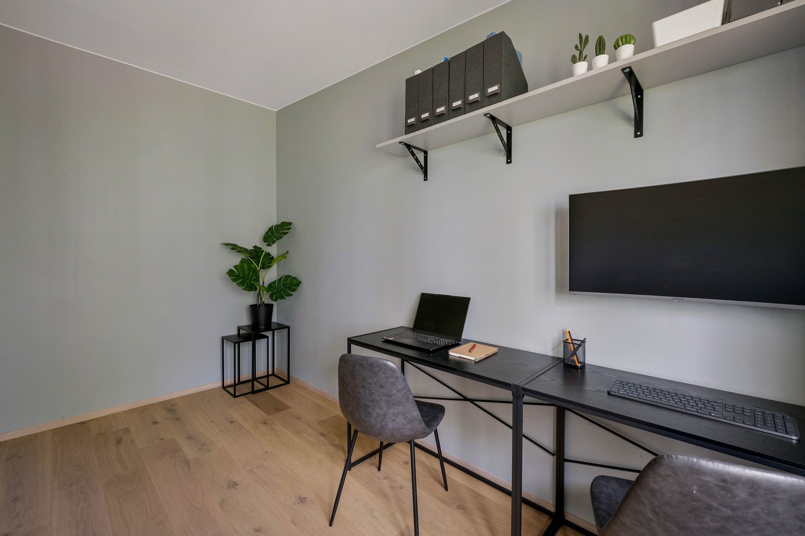 Rommet passer ypperlig som gjesterom eller kontor – ideelt for den som ønsker litt ekstra ro og privatliv. Galleribilde