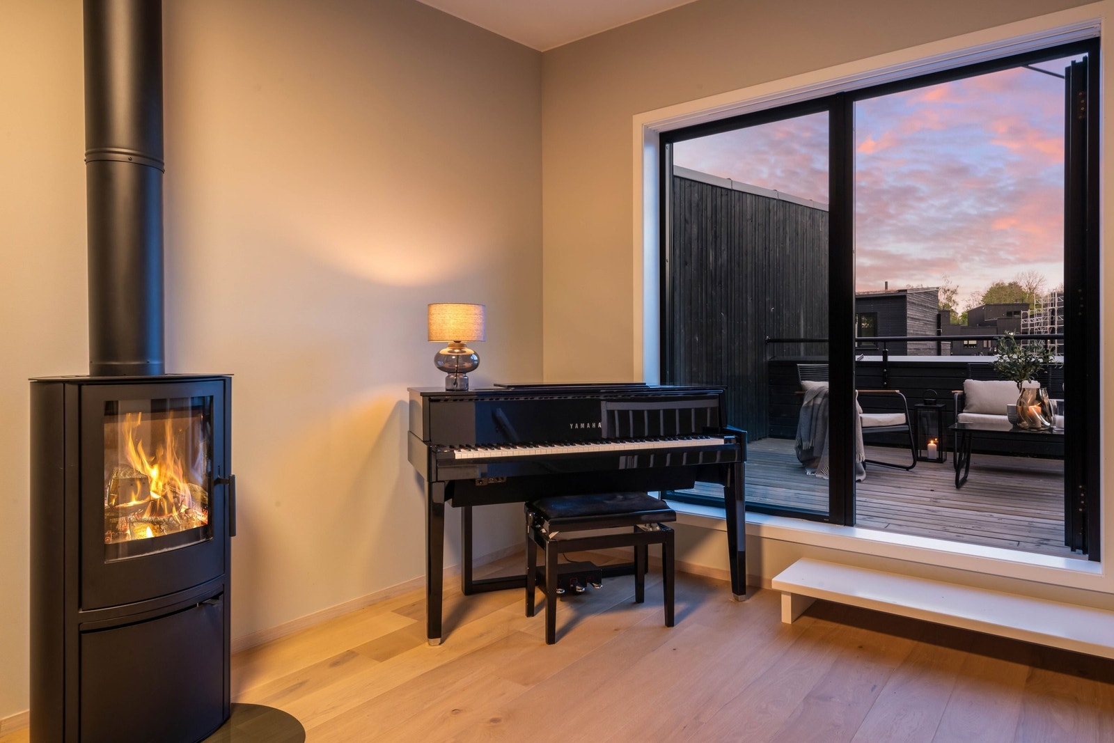 Peisovnen sprer god varme og bidrar til en lun og innbydende stemning. Galleribilde