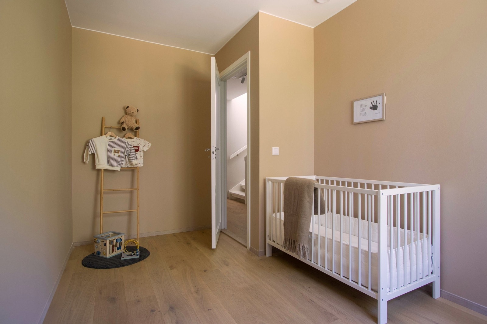 Her er det god plass til seng, telt, lekeområde, garderobe og mer. Galleribilde