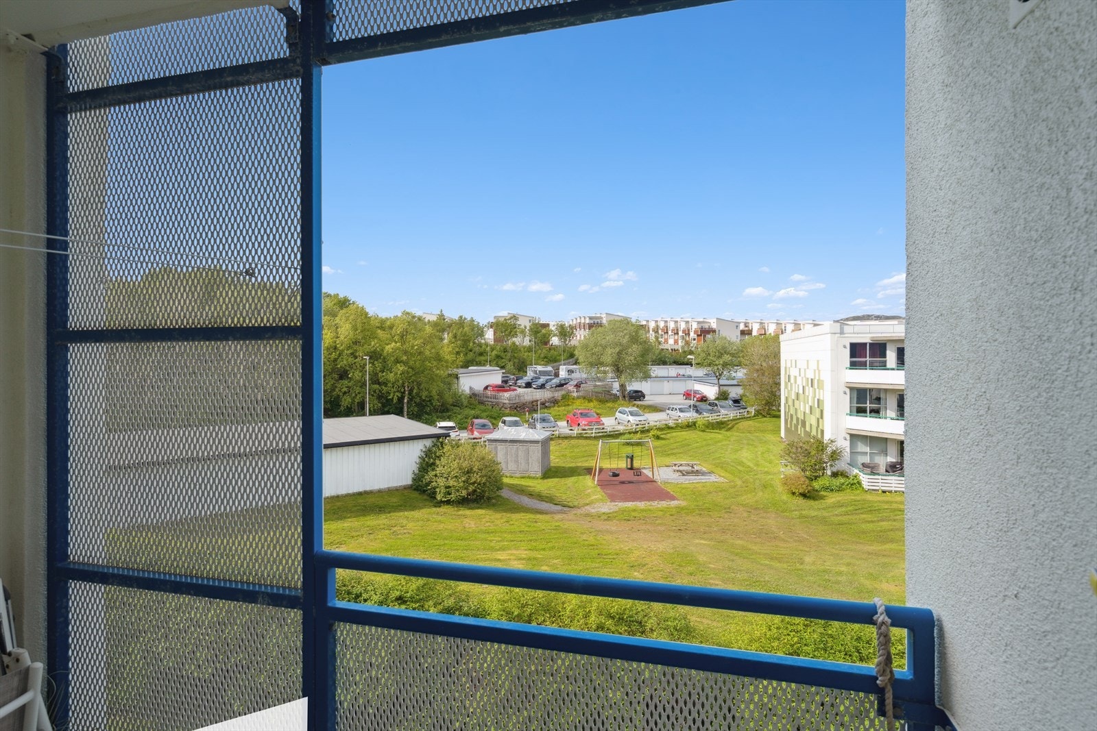 Utsikt fra den nordvente luftebalkongen på hovedsoverommet. Galleribilde