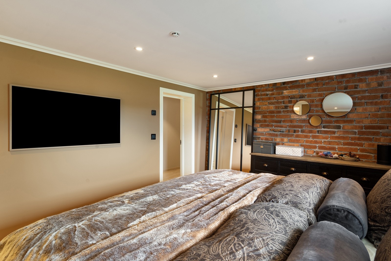 Skjult opplegg til tv også her - i likhet med andre steder i huset Galleribilde