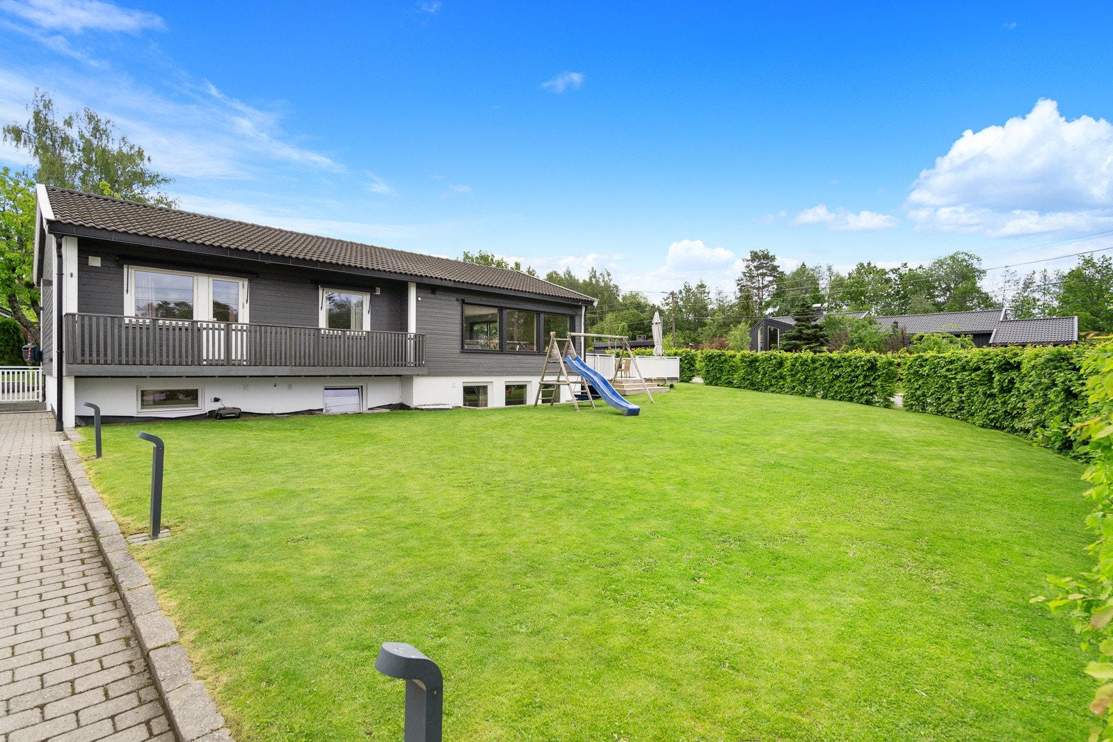 Legg merke til belysningen i stolpene! Galleribilde