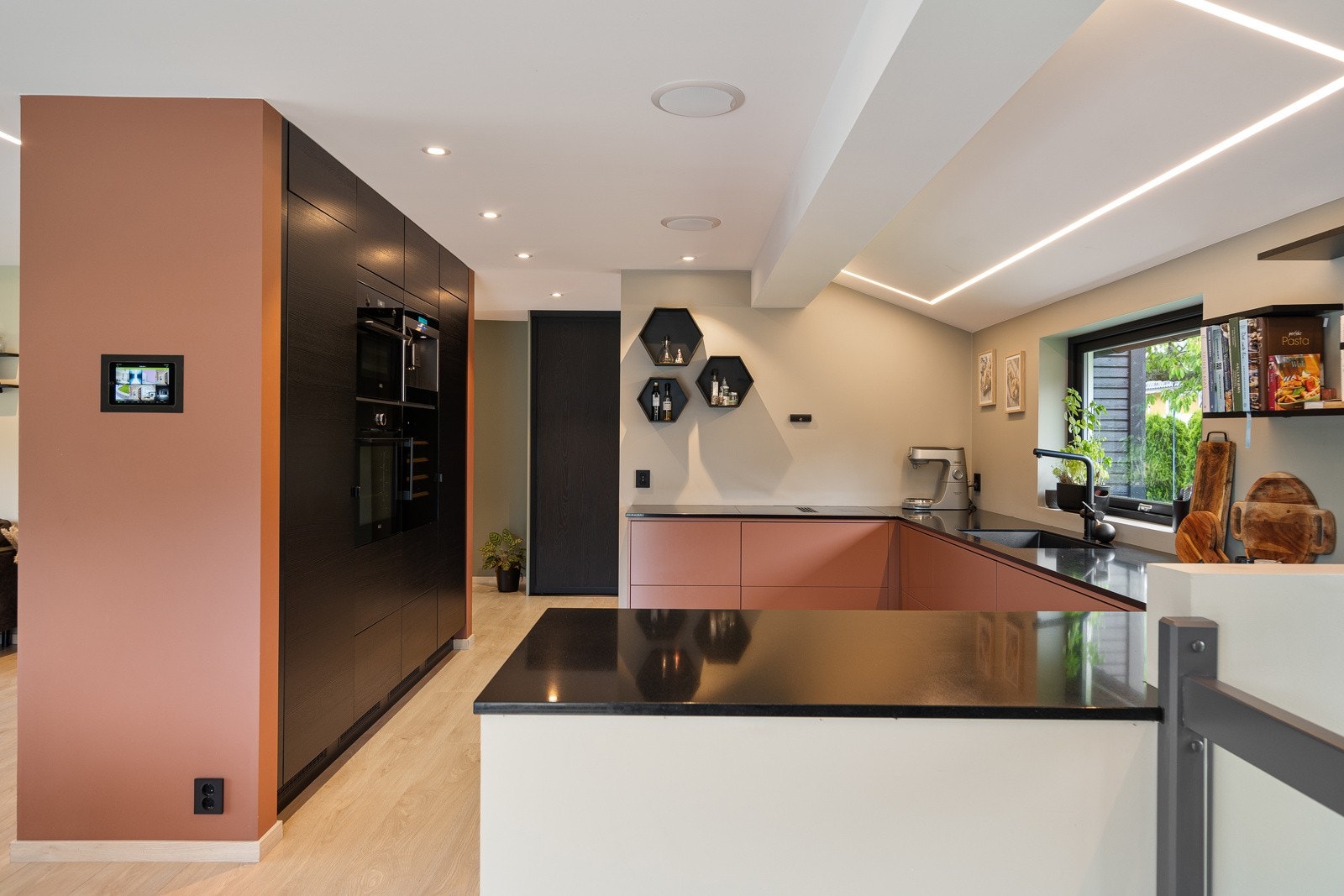 Rommet er totalrenovert og fremstår som meget flott. Galleribilde