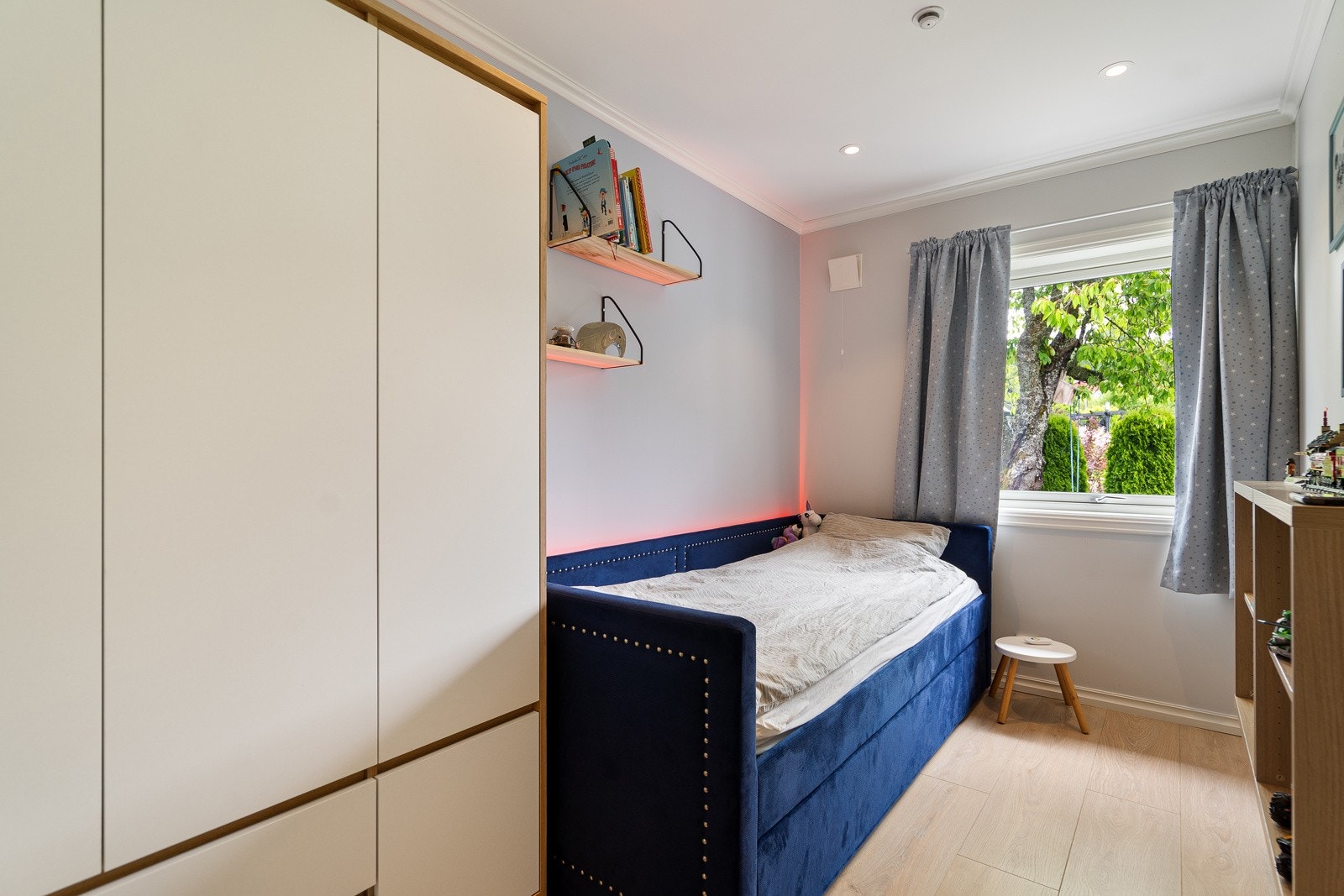 Soverom nr 3 - alle overflater i alle rom er renovert/skiftet ut i senere tid Galleribilde