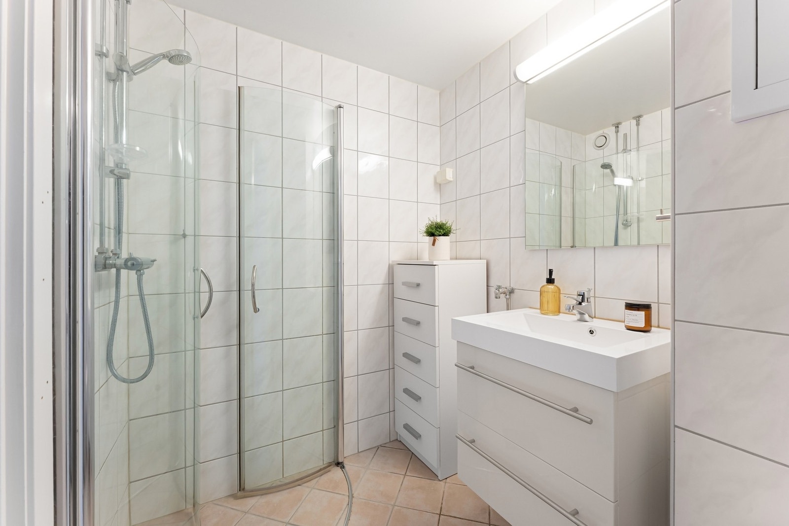 Romslig helfliset bad fra 2010. Galleribilde