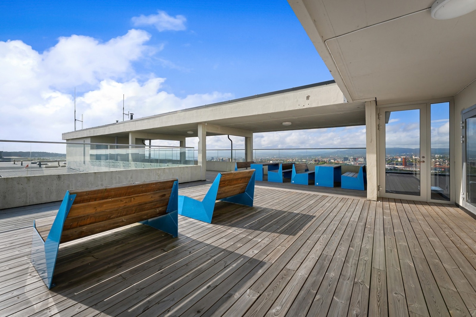 Flott felles takterrasse med utsikt og gode solforhold. Galleribilde