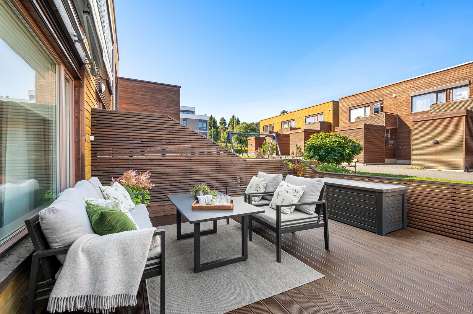 Solen titter frem så tidlig som kl 14:00 på sommerstid. Galleribilde