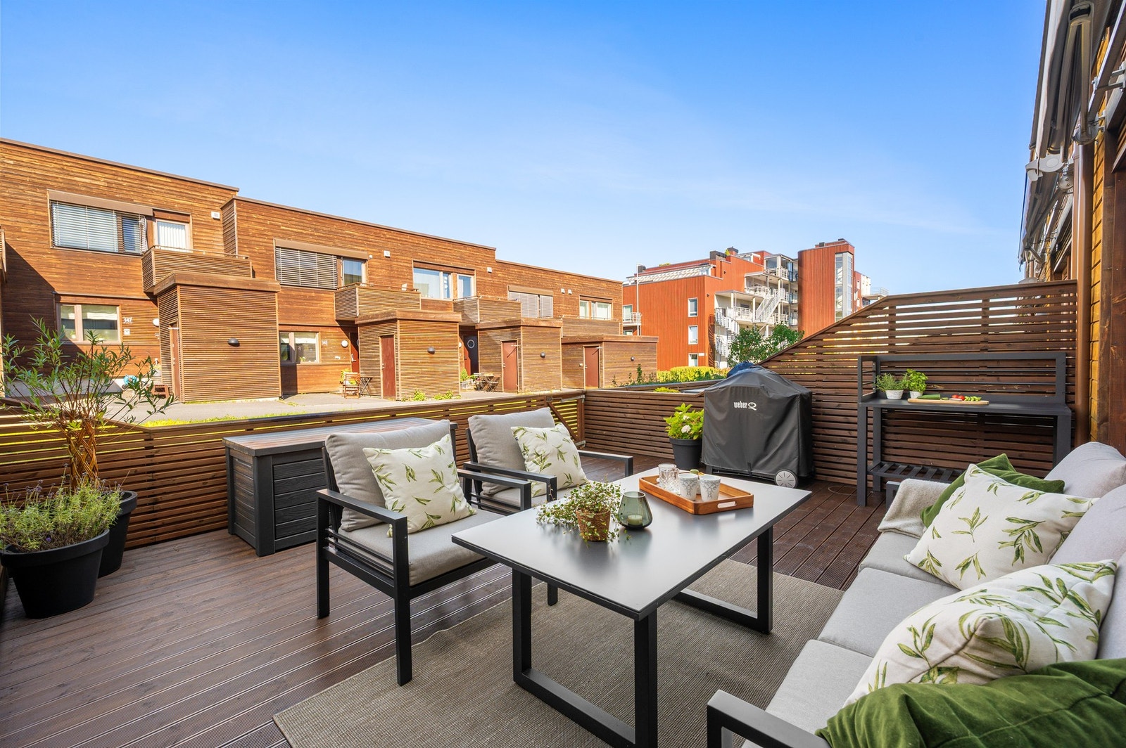 Man nyter god utsikt ned mot Trondheimsfjorden allerede fra 1. etasje. Galleribilde