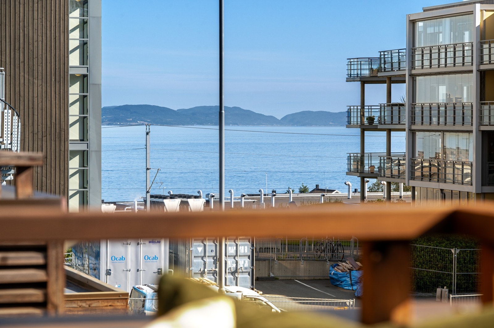 Flott utsikt fra balkong. Boligen må sies å ha en av de bedre beliggenhetene i feltet. Galleribilde