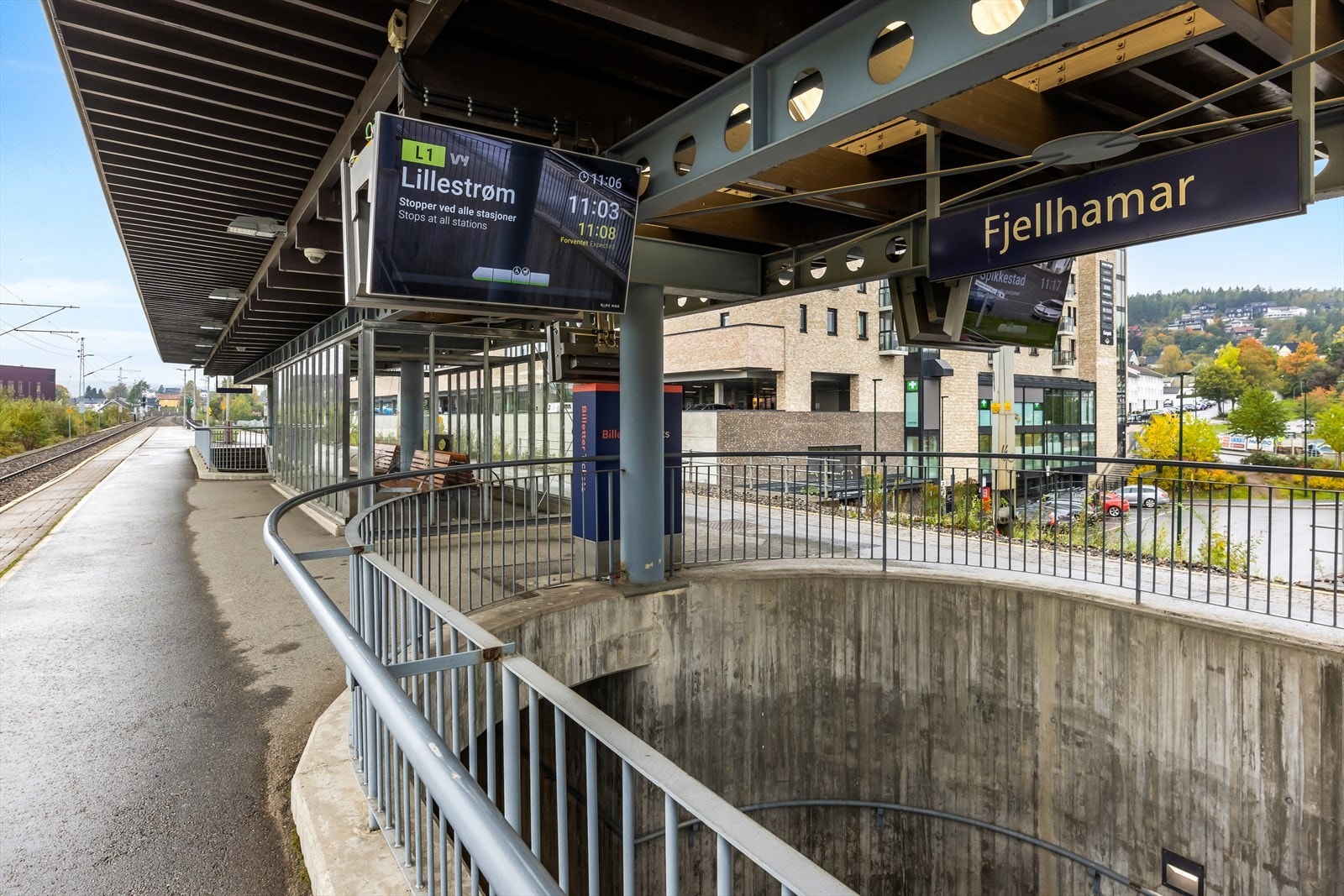 Fra boligen er det gangavstand til Fjellhamar togstasjon der toget tar deg til Oslo S på drøye 20 minutter. Galleribilde