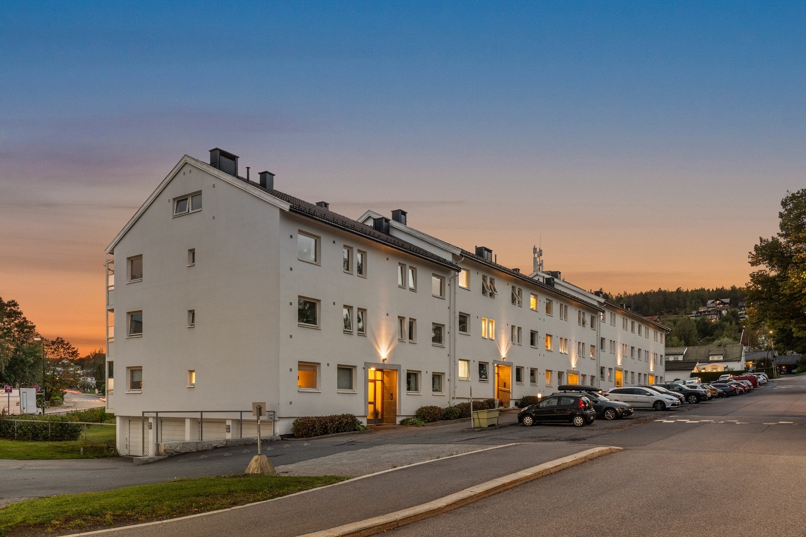 Særdeles god beliggenhet - i hjertet av populære Fjellhamar, midt mellom Oslo og Lillestrøm. Galleribilde
