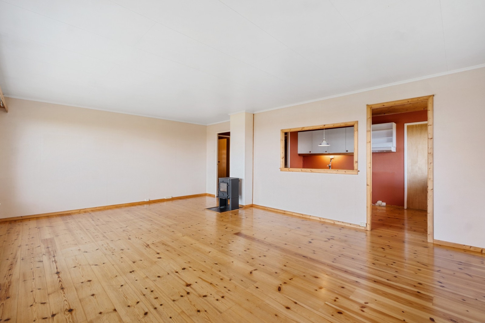 Stor stue med gode møbleringsmuligheter. Galleribilde