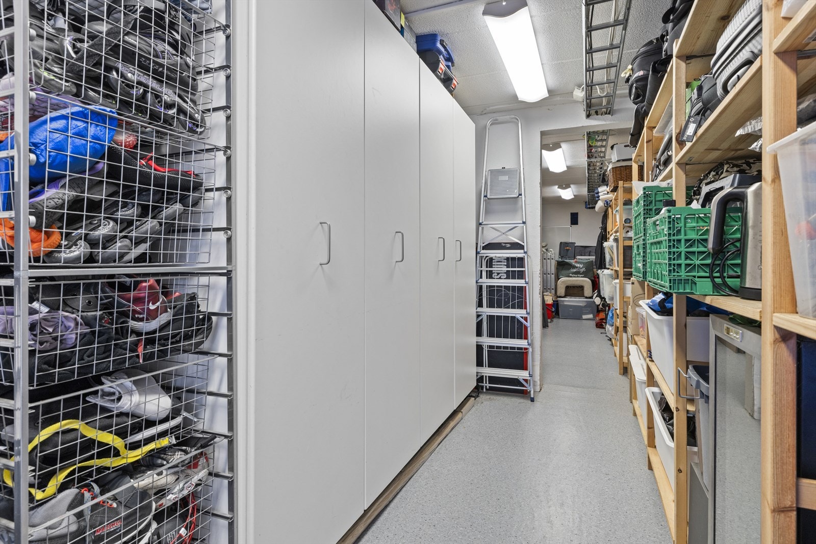 Stor bod på 30 kvm med egen inngang. Galleribilde