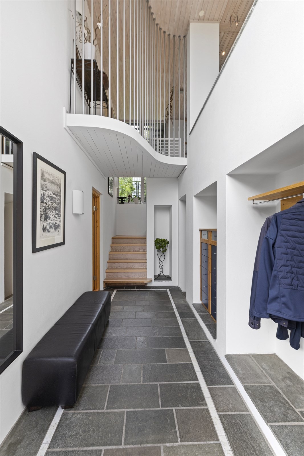 Over 5 meter takhøyde i gangen. Galleribilde