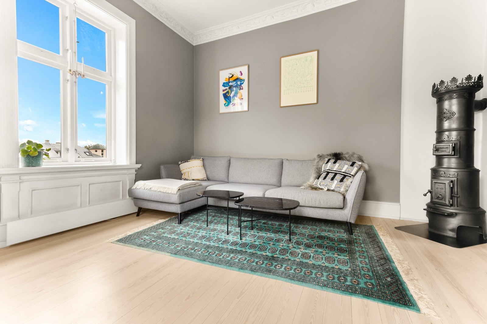 Flott enstavs eikeparkett som ble slipt og lakkert i 2021 Galleribilde