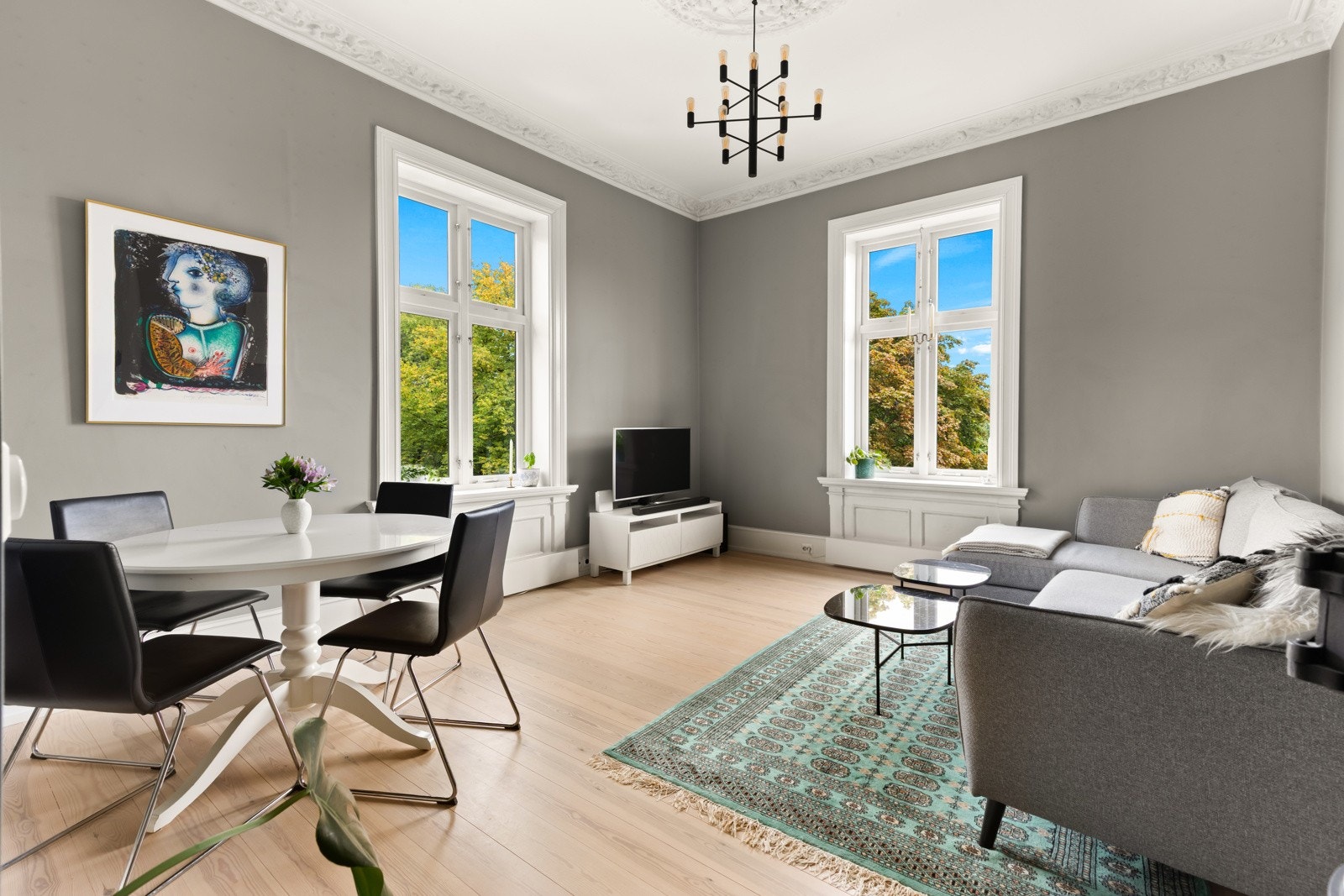 Dette er en delikat og moderne 3-roms med gjennomgående god standard Galleribilde