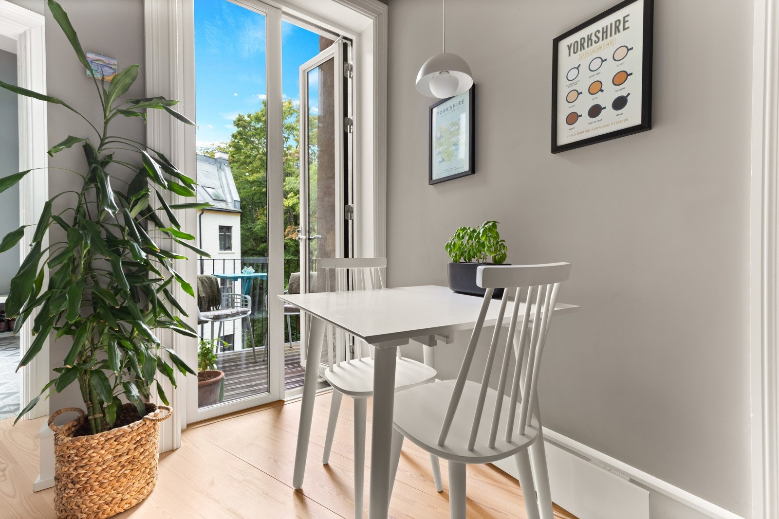 Fra kjøkkenet er det utgang til en flott vestvendt balkong Galleribilde