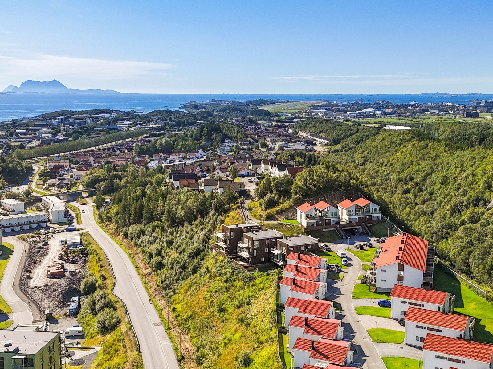 Jensvollia har en fin beliggenhet med nærhet til "alt" en behøver i hverdagen, samtidig som du bor like ved marka Galleribilde