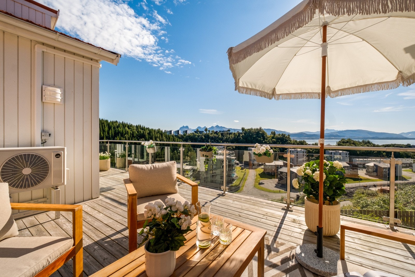 Rekkverket i glass gir deg uhindret utsikt Galleribilde