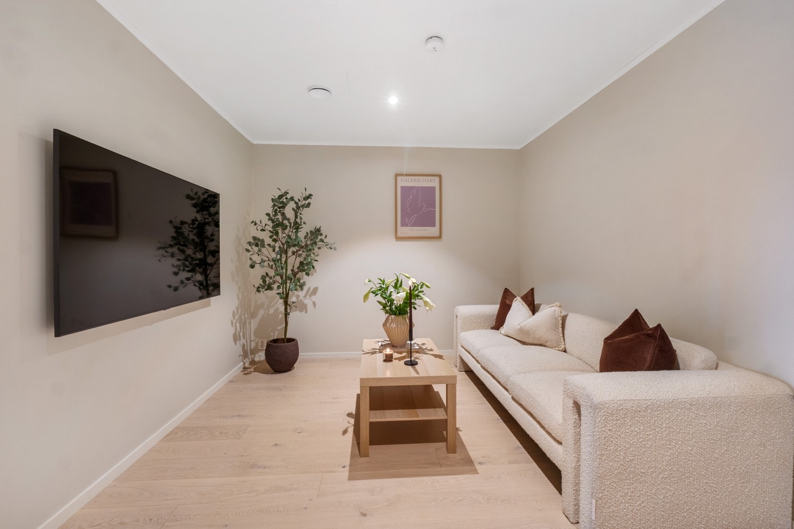 God plass til sofa m/tilhørende bord Galleribilde