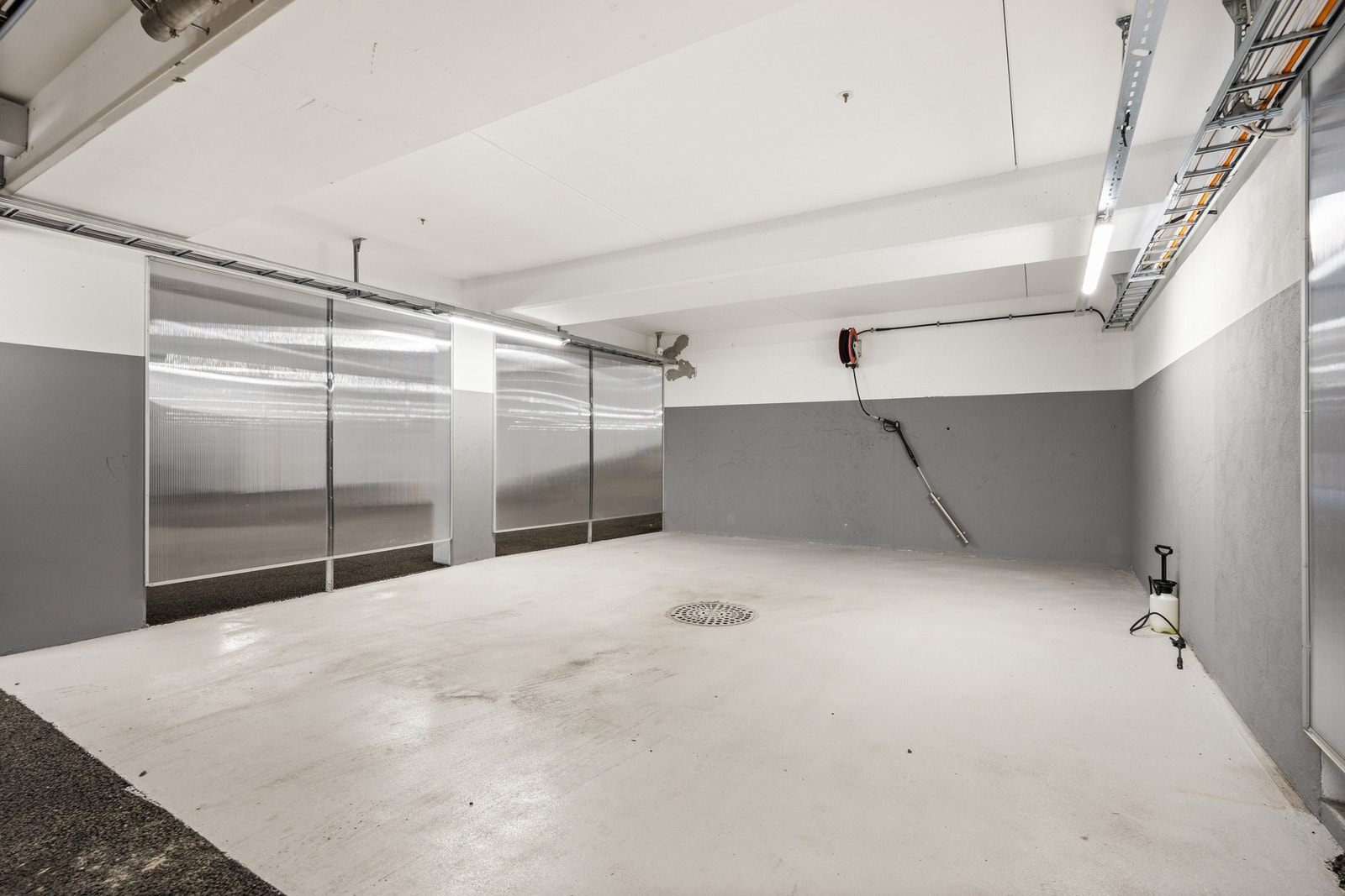 Felles vaskehall Galleribilde