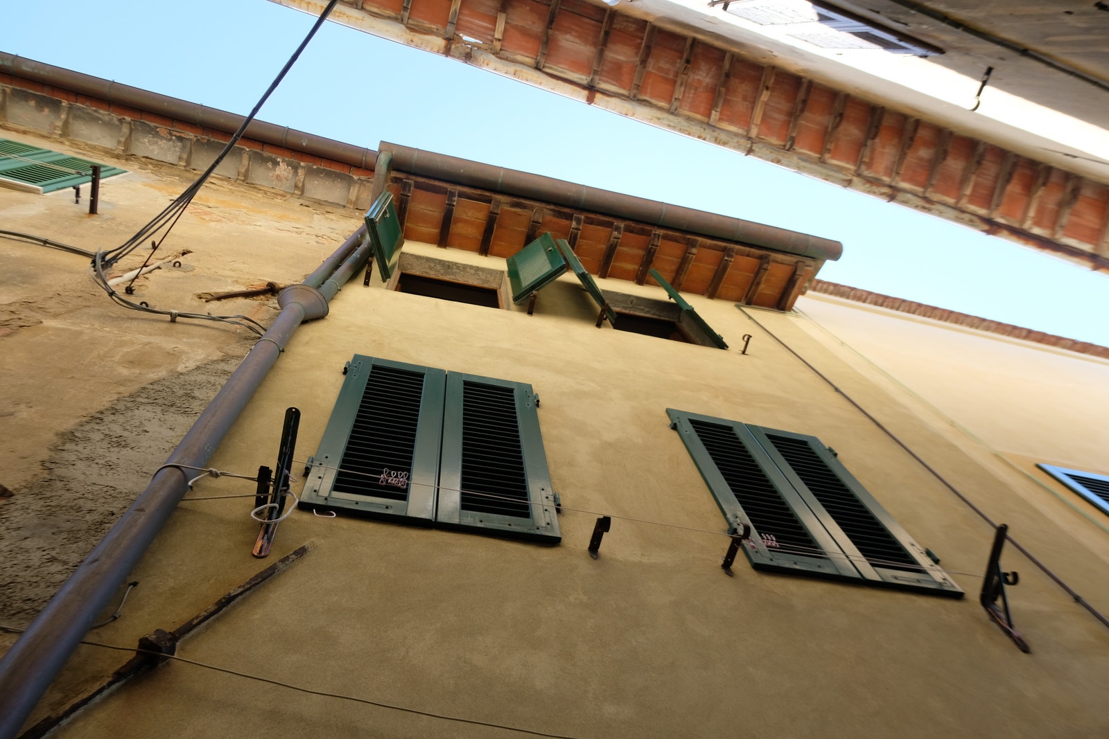 Boligen går over 3 etasjer. Galleribilde