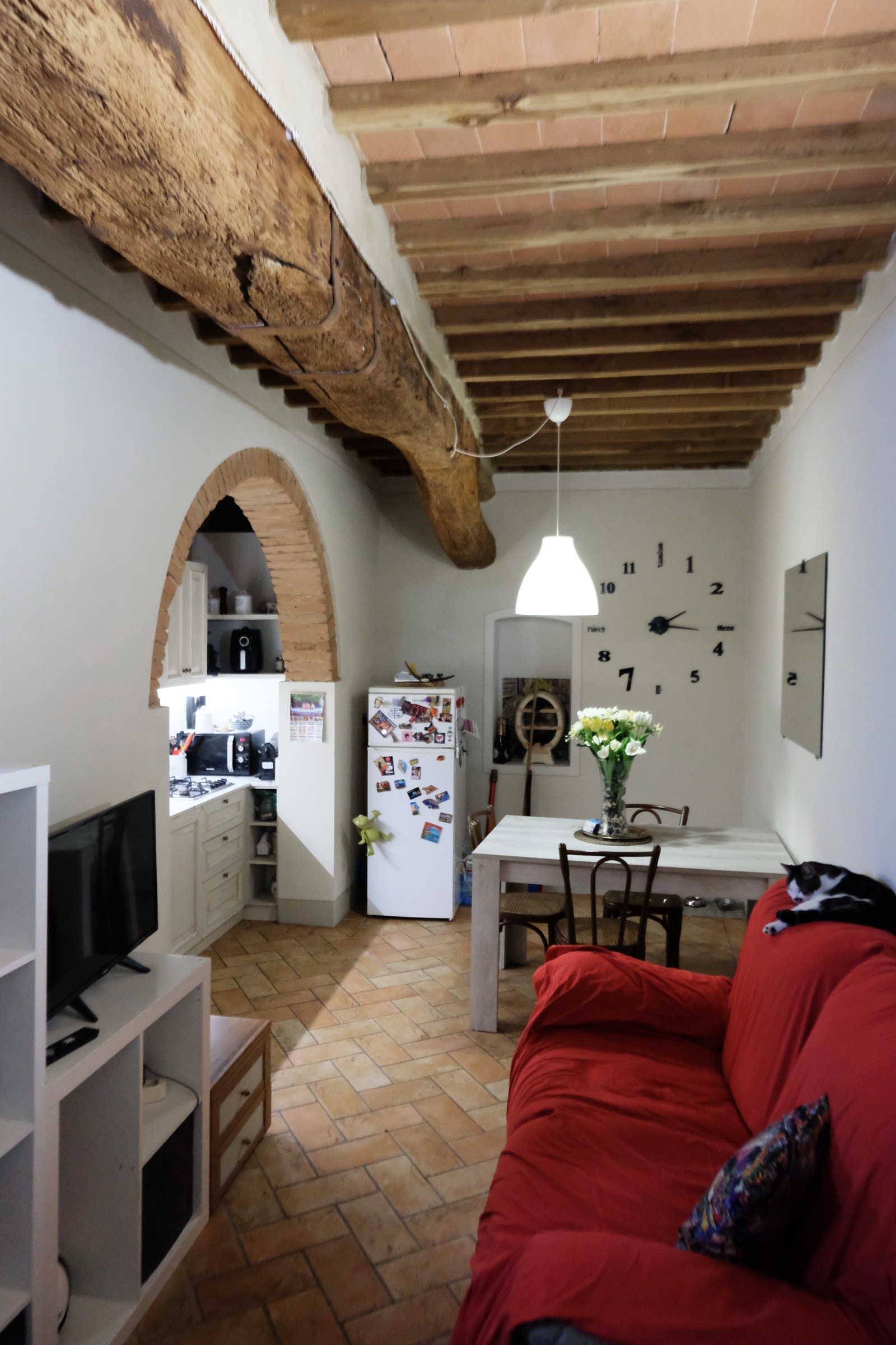 En må se mulighetene. Et langbord parallelt med kjøkken! Galleribilde