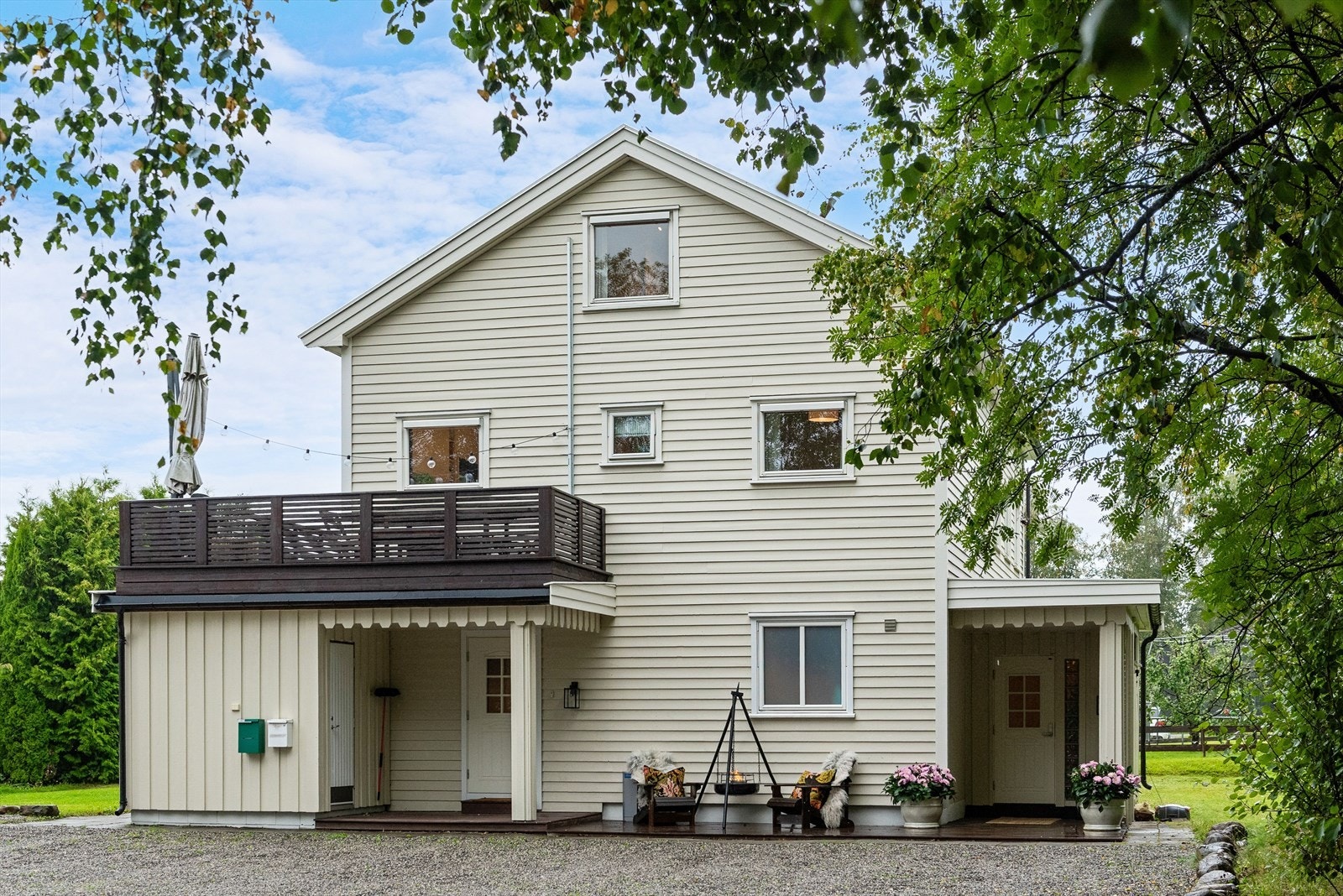 Meget stilfull halvpart av tomannsbolig i barnevennlig område. Galleribilde