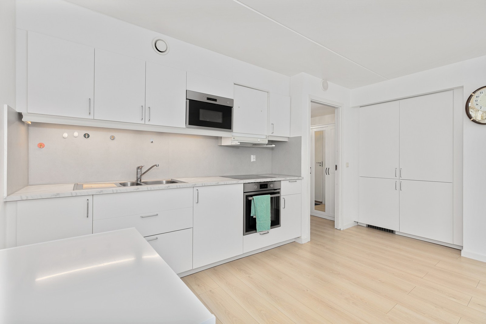 stilren kjøkken Galleribilde