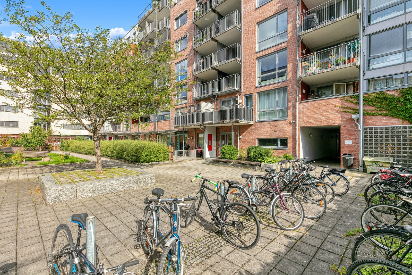 Bakgården Galleribilde