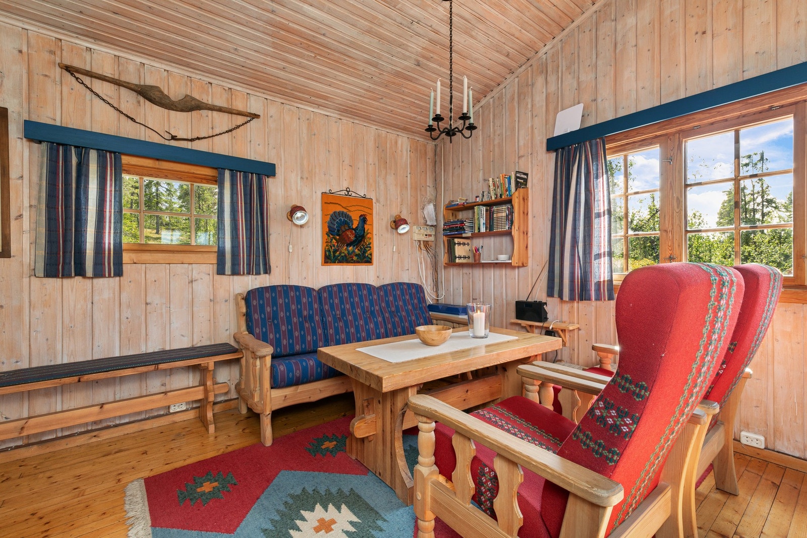 Plass til en spisegruppe og sofagruppe. Galleribilde