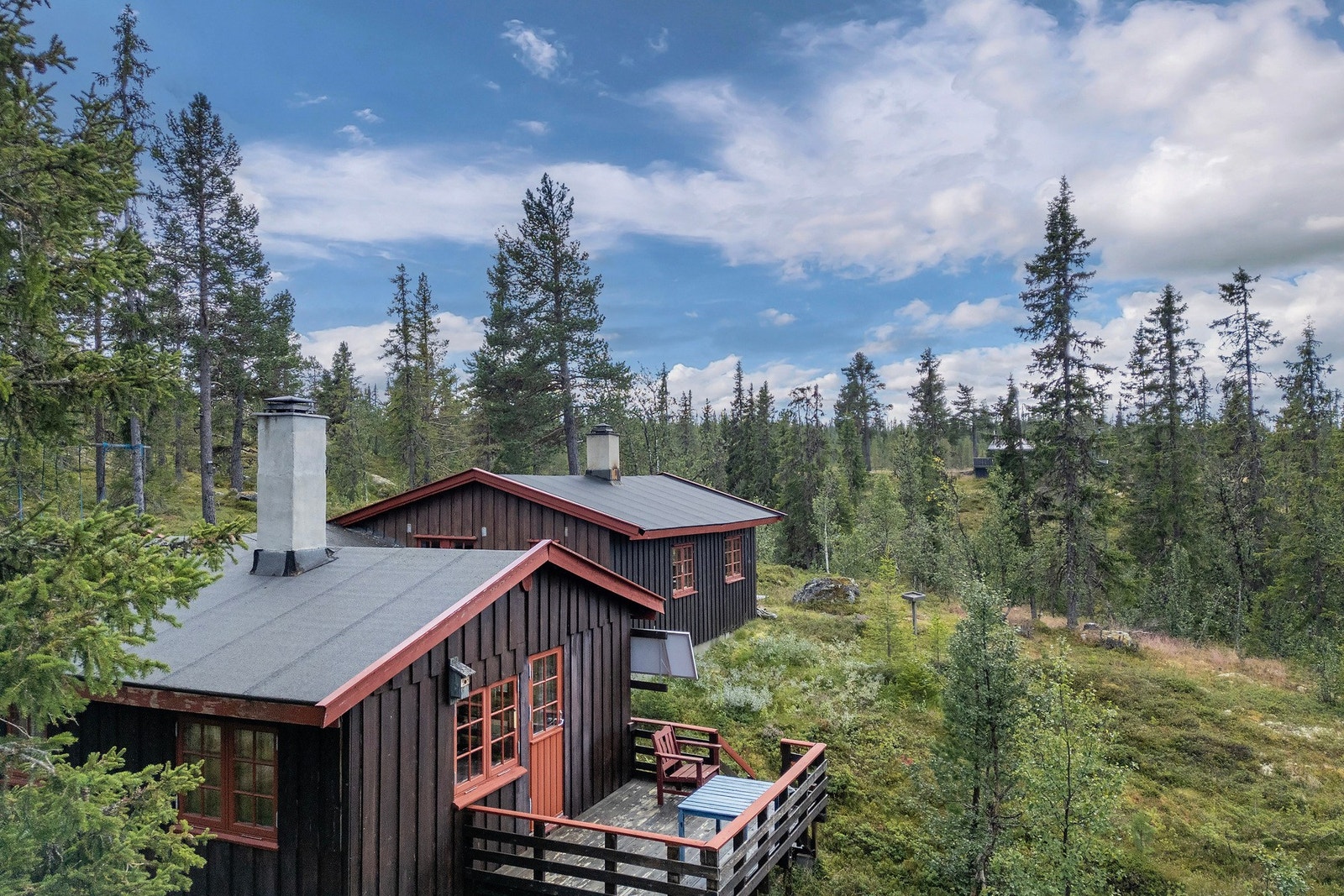Hytta befinner seg i et naturskjønt område. Galleribilde