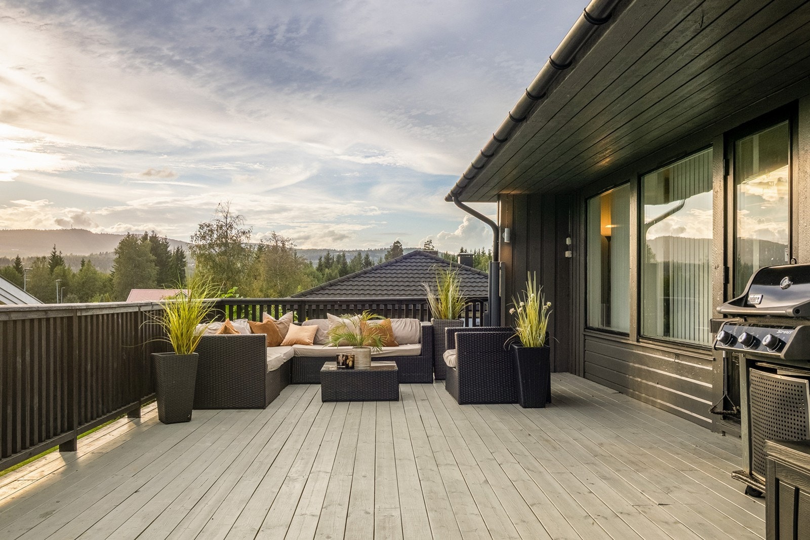 Stor terrasse med god solgang Galleribilde