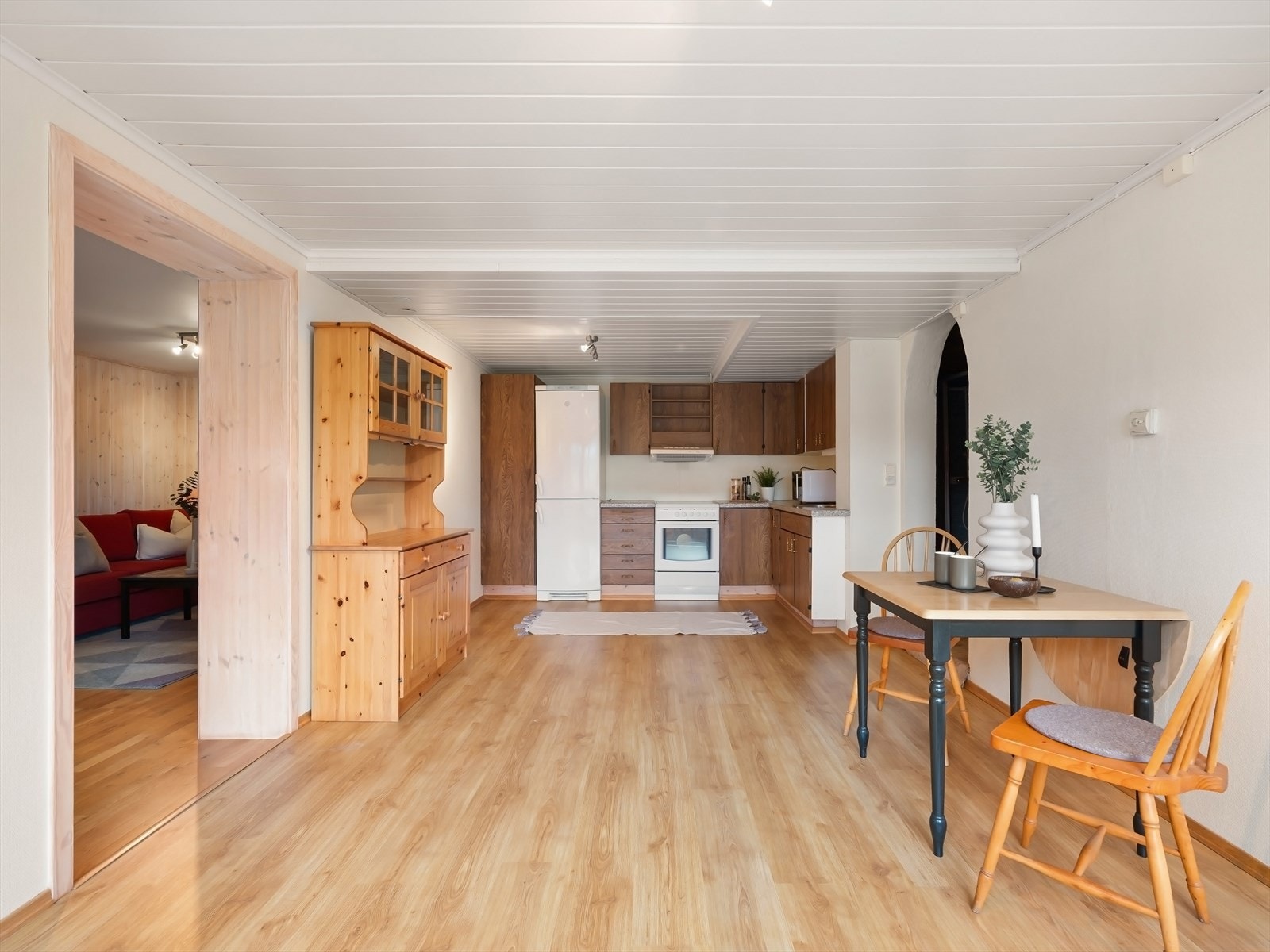 Spisestue og kjøkken. Galleribilde