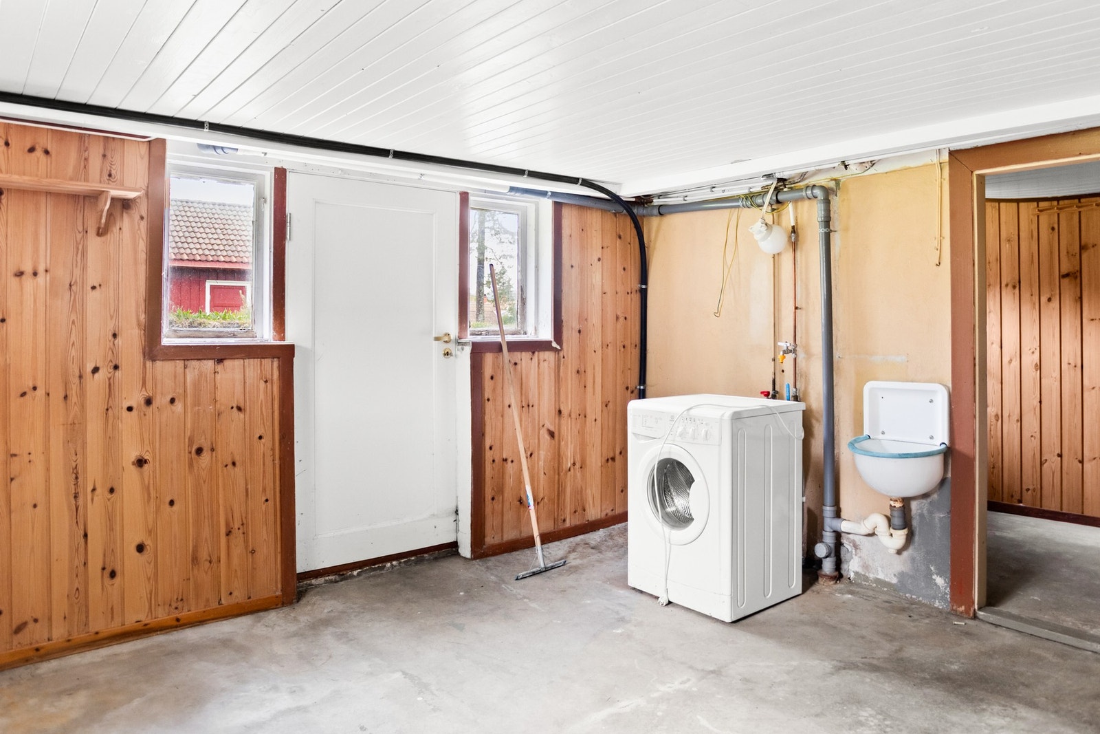 Kjelleren er innredet og er klar for oppgradering. Galleribilde