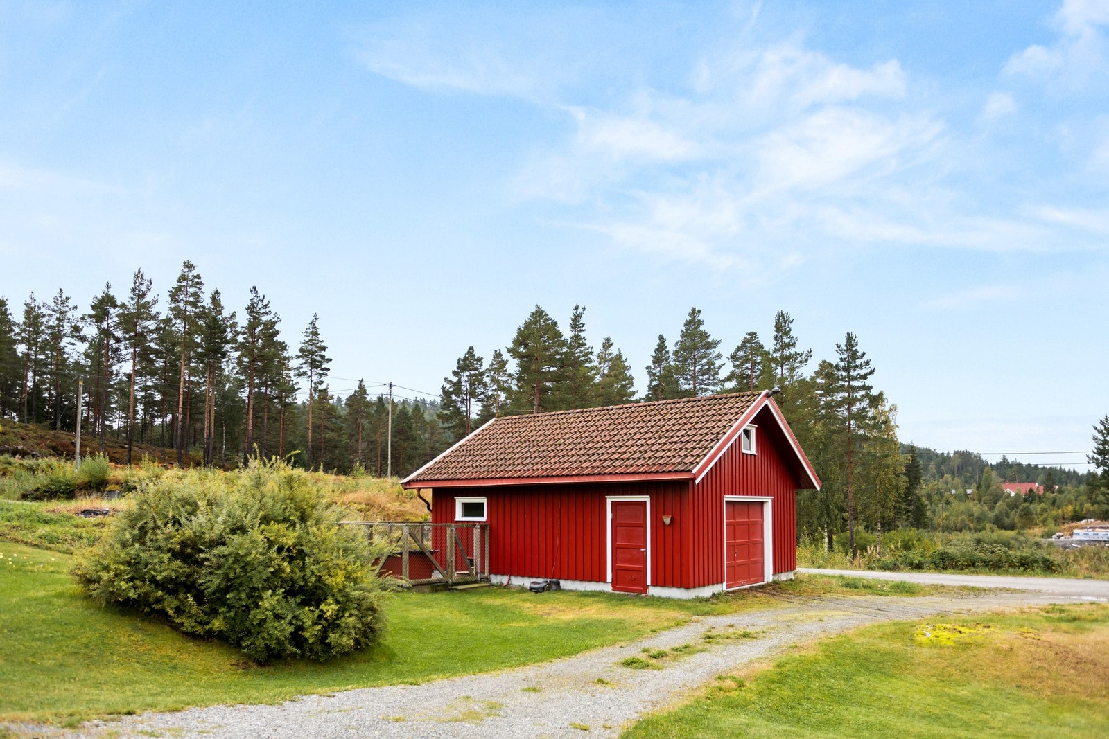 Det er garasje tilhørende boligen. Galleribilde