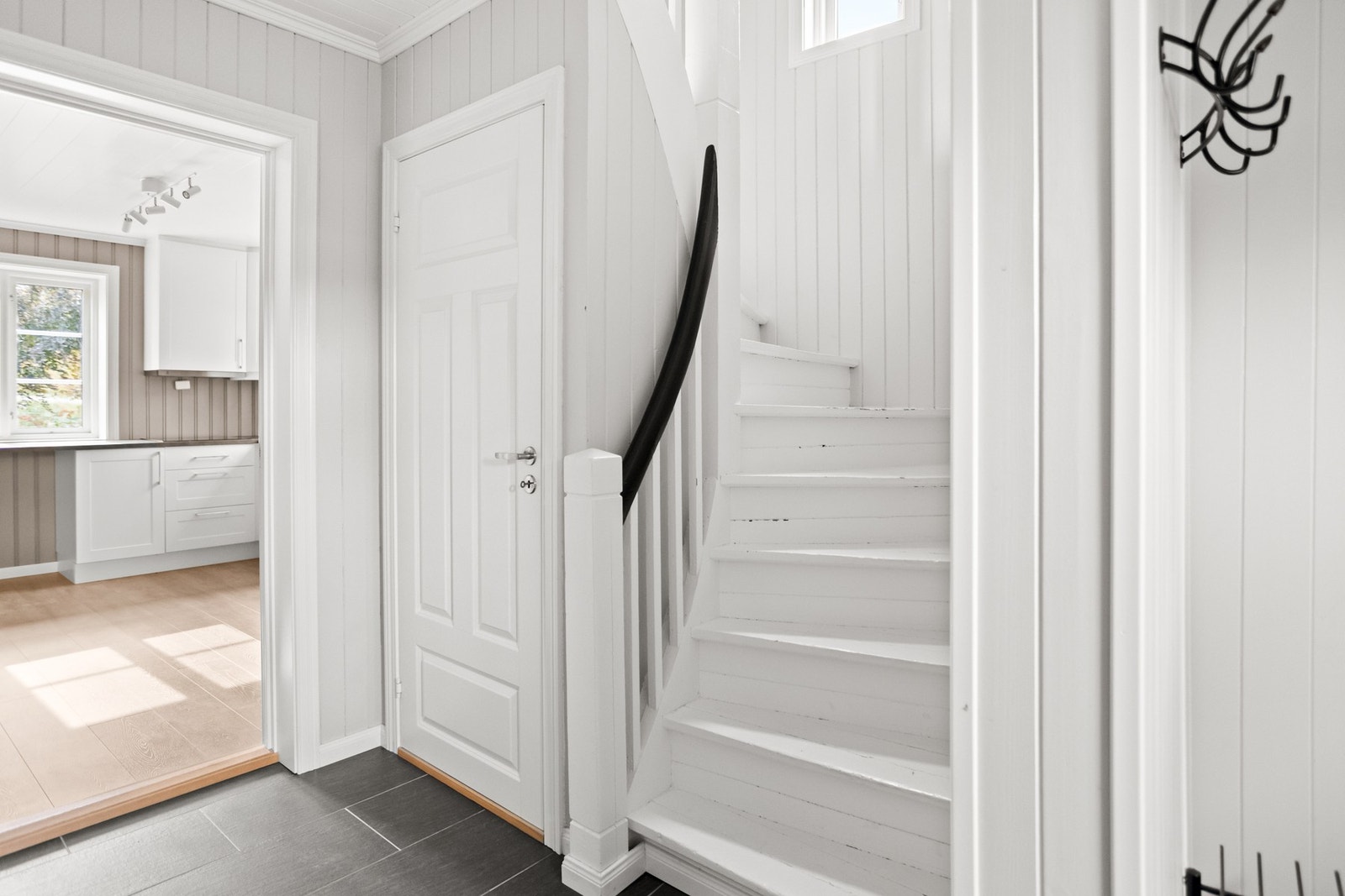Trappeoppgang til 2. etasje. Galleribilde