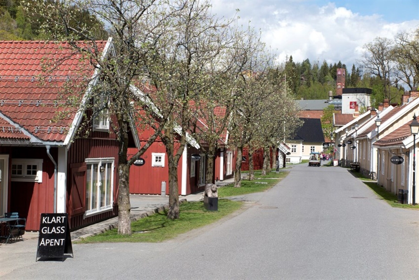 Fra Verksgata kan du kjøpe med deg delikatesser fra Smelters Mathus, eller ta en matbit på Melboden Pizza Galleribilde