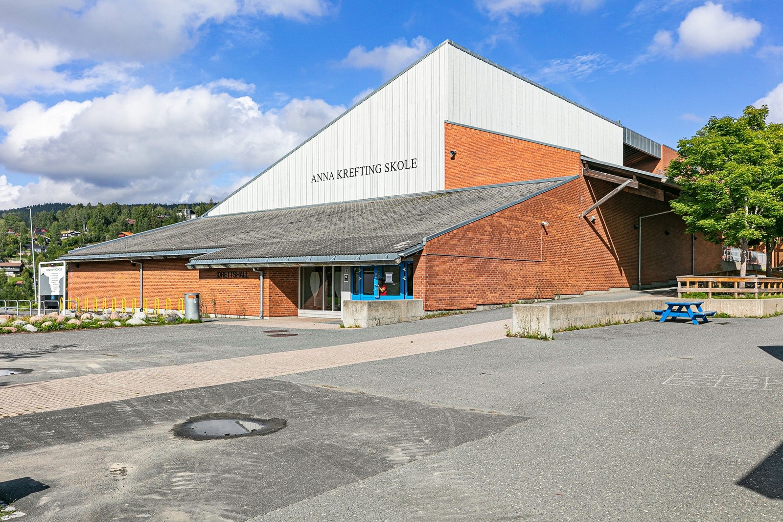 Det er få menter til barnehager, og områdets barn sokner til kretsen for Anna Krefting barneskole Galleribilde