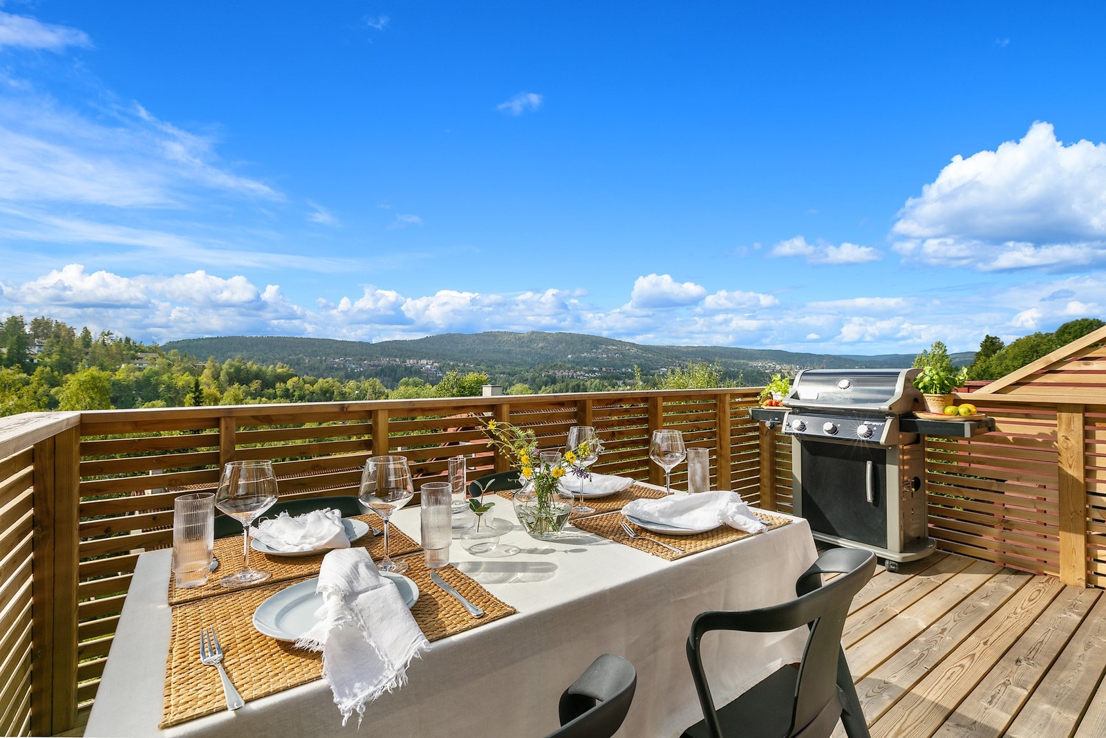 Balkongen er 11 kvm og byr på fabelaktig utsikt! Galleribilde