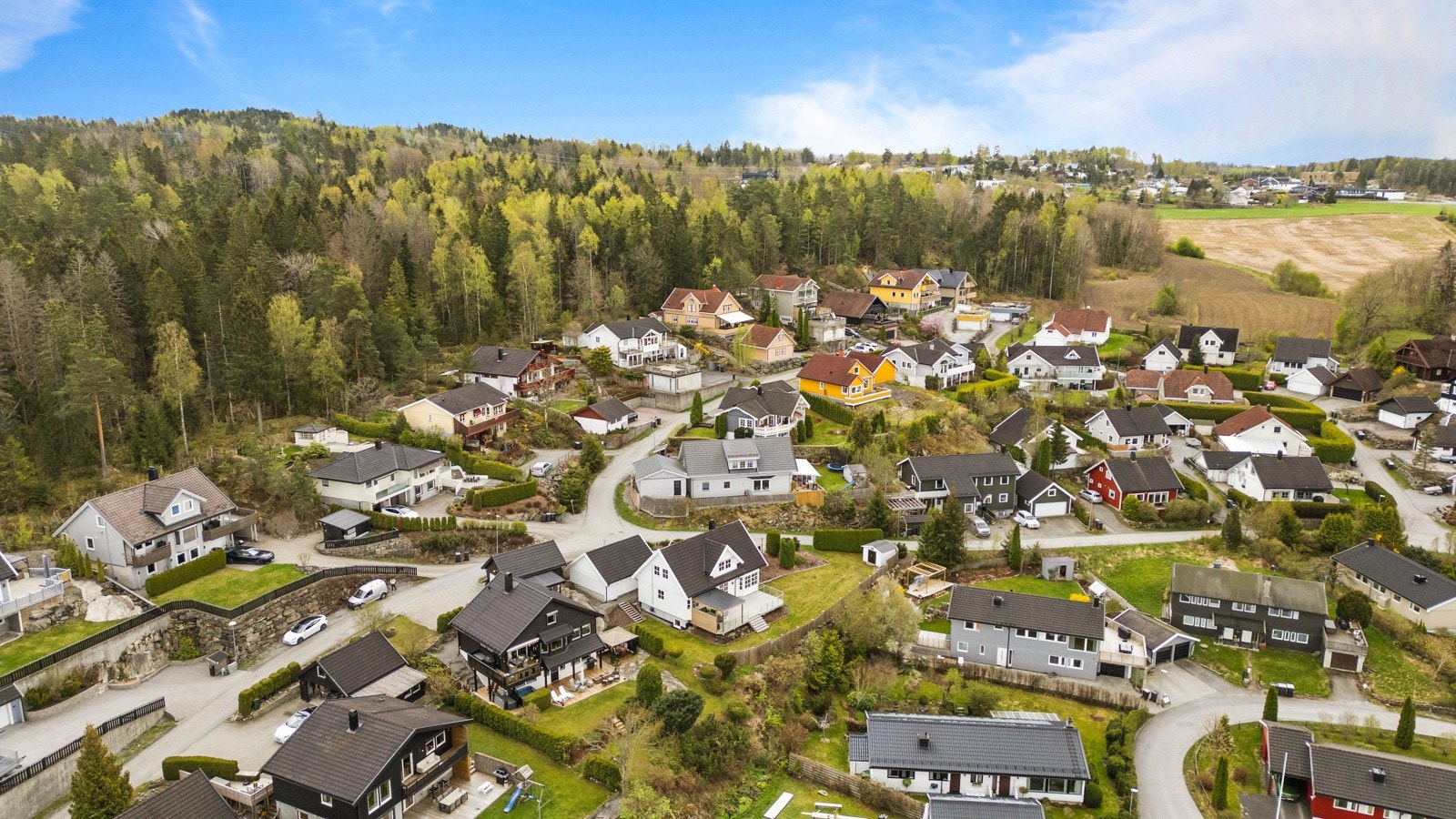 Området er omgitt av natur og gir en følelse av ro og privatliv. Galleribilde