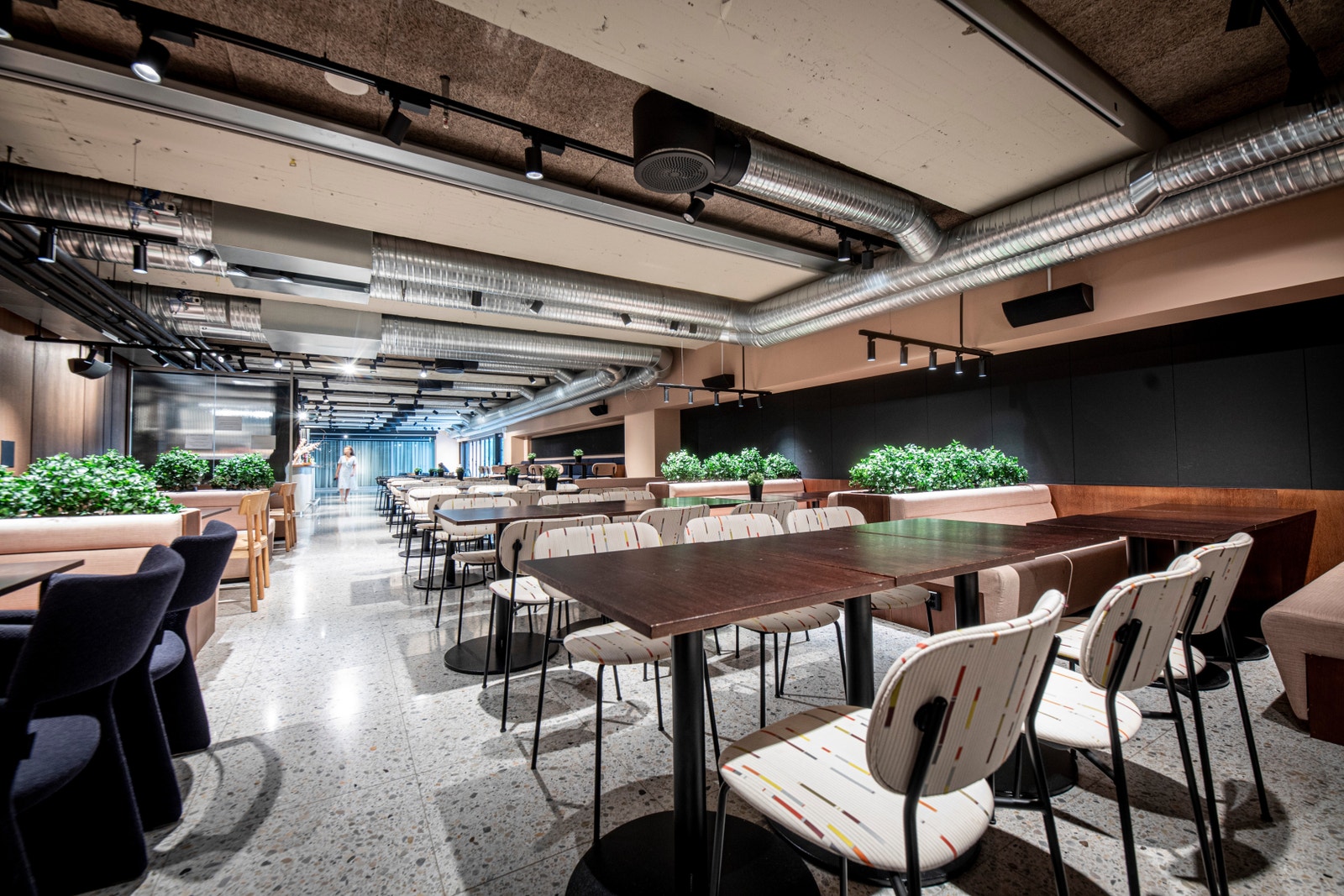 Trivelig kantine i 1. etasje. Galleribilde