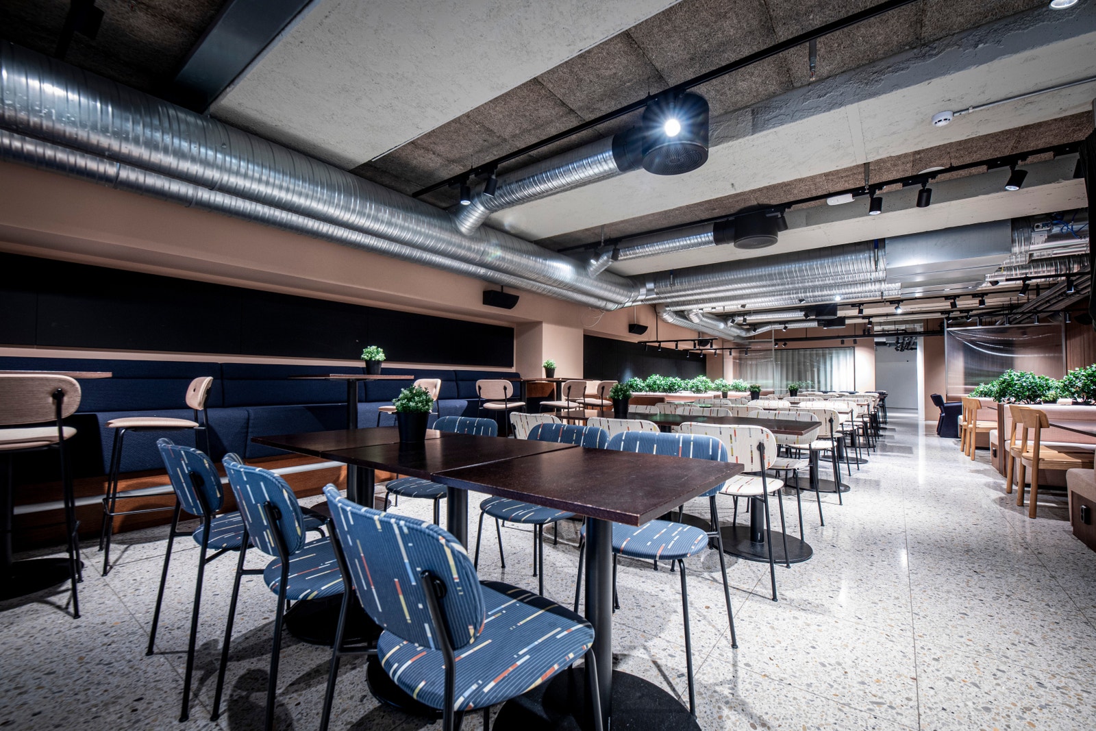 Trivelig kantine i 1. etasje. Galleribilde