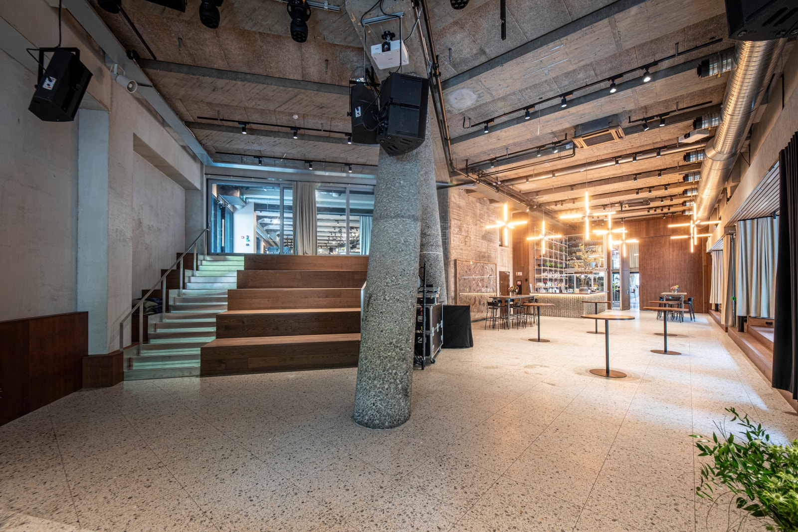 "Trekanten" - cafe og selskapslokale - er i bygget. Galleribilde