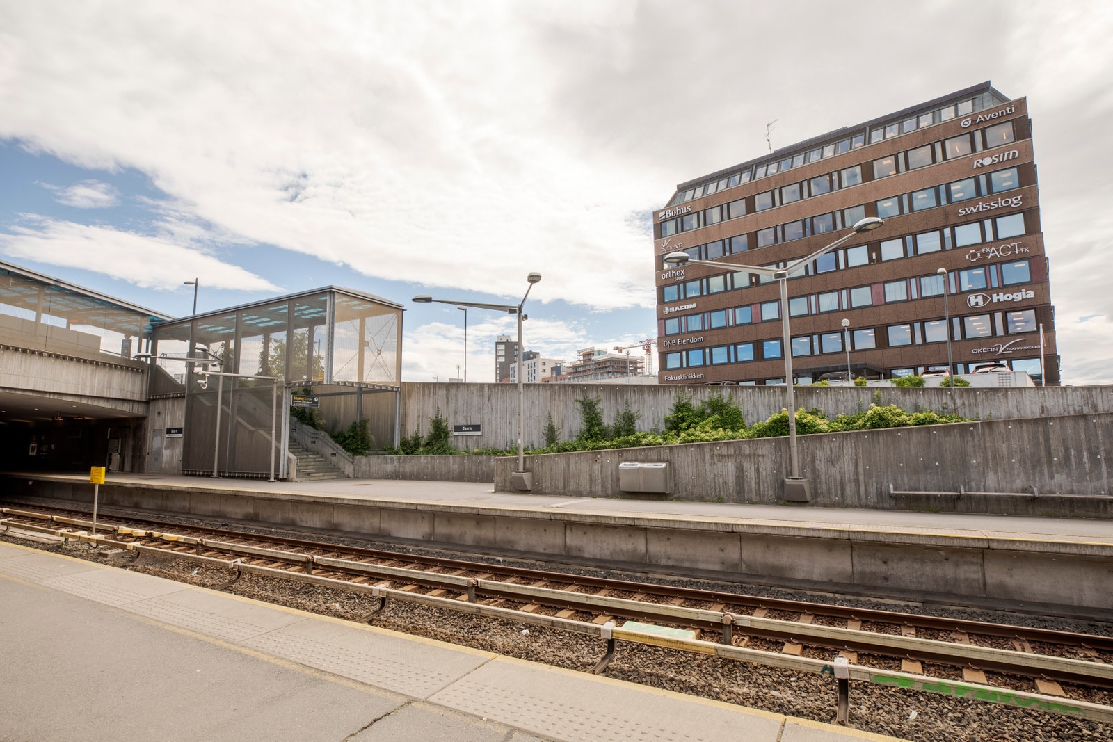 Østre Aker vei 19 - rett ved t-bane og buss. Galleribilde