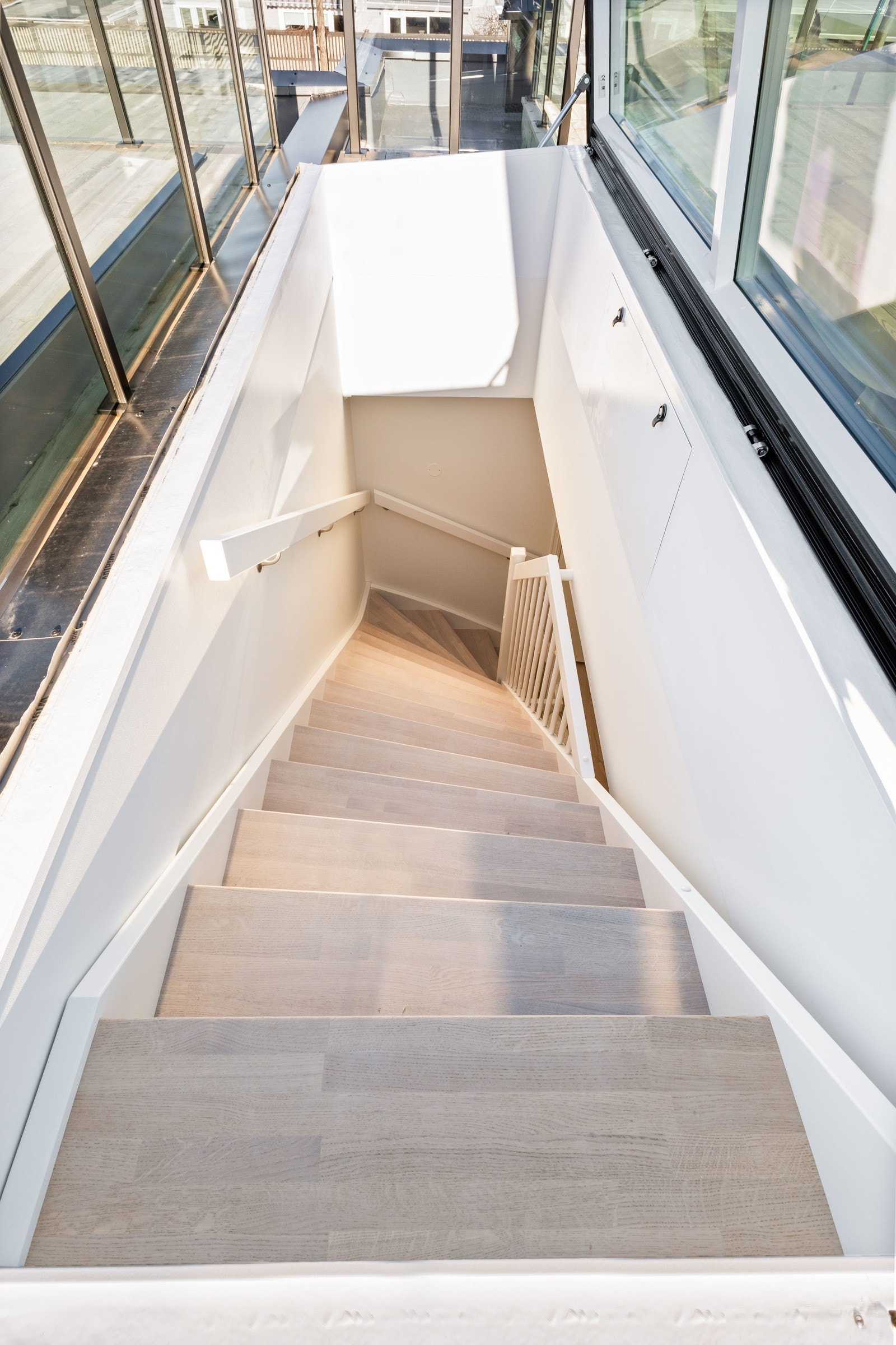 Trapp fra andre etasje opp til boligens takterrasse. Galleribilde